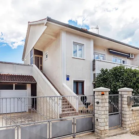 Apartman Mare 招待所 普拉